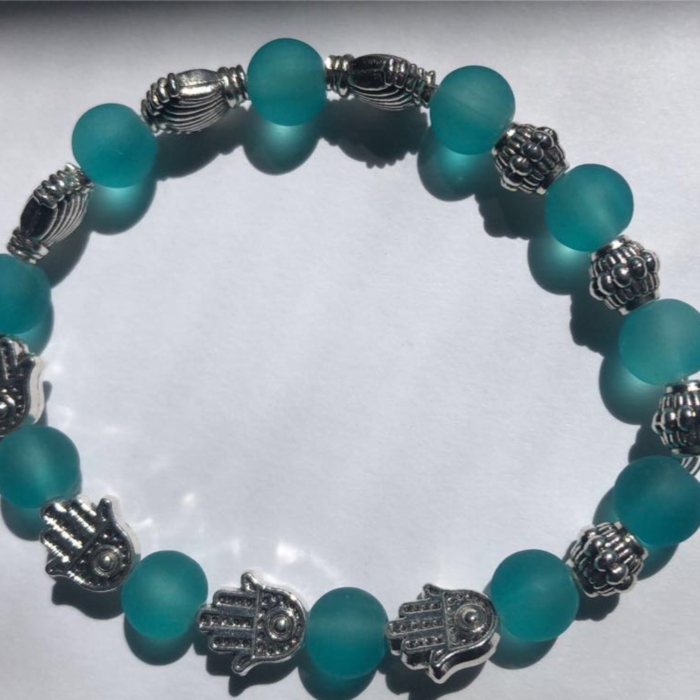 Hand in hand bead bracelet